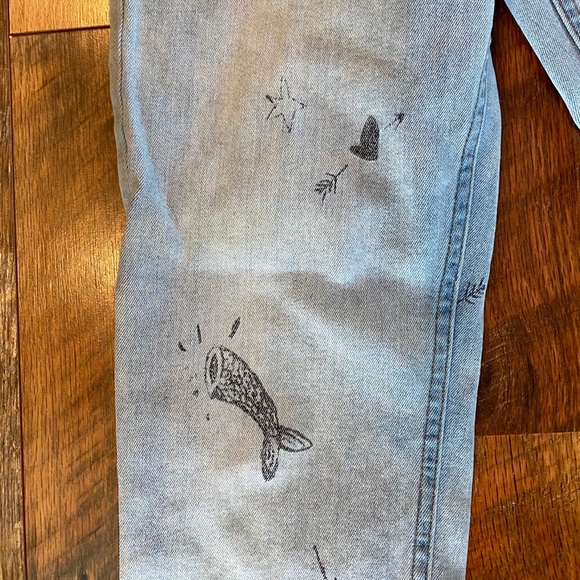 BDG (UO) Doodle High Rise Girlfriend Jeans - Picture 5 of 8
